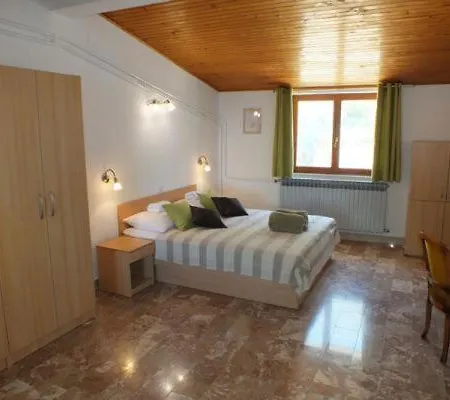 Apartman Mikulic Apartment *