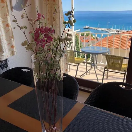 Apartment Apartman Mikulic Baska Voda